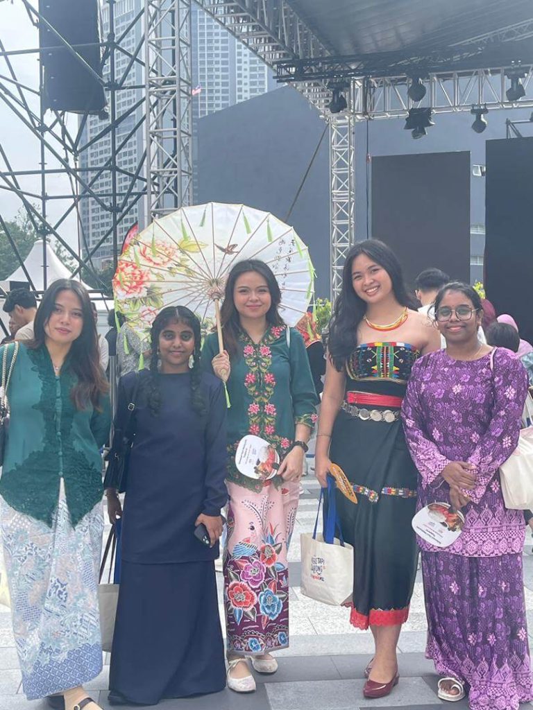 Keretapi Sarong 2025